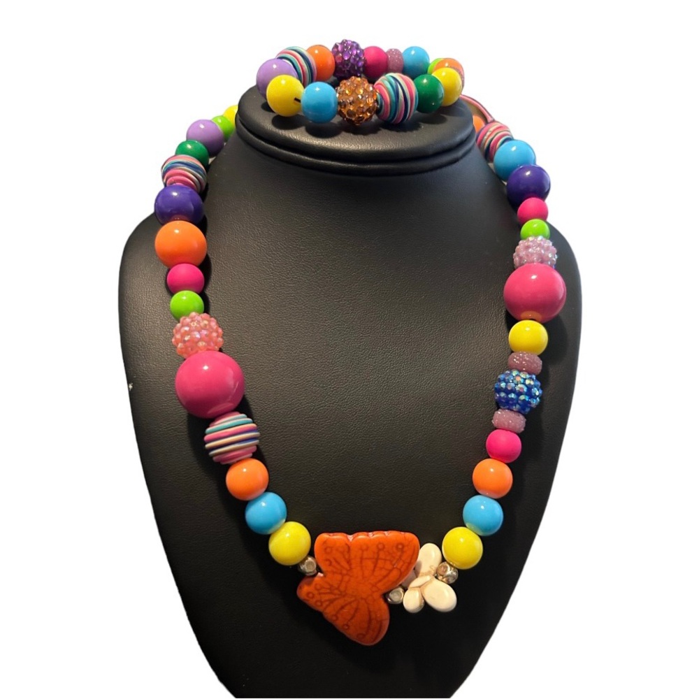 Necklace and bracelet set
